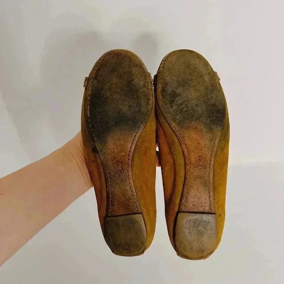 Tory Burch Yellow Suede Flats With Gold Emblem Leather Ballet Flats Size 6.5 - Picture 9 of 11